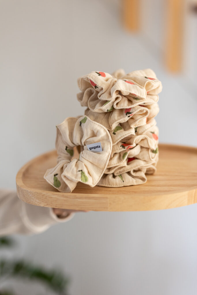 scrunchie-gumki-do-włosów-w-gruszki-brzoskwinie