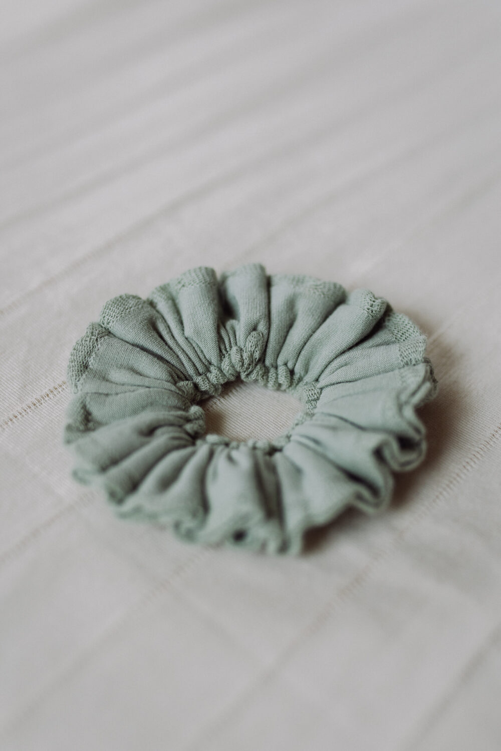 scrunchie-gumka-szałwiowa-z-falbanką-dla-dzieci